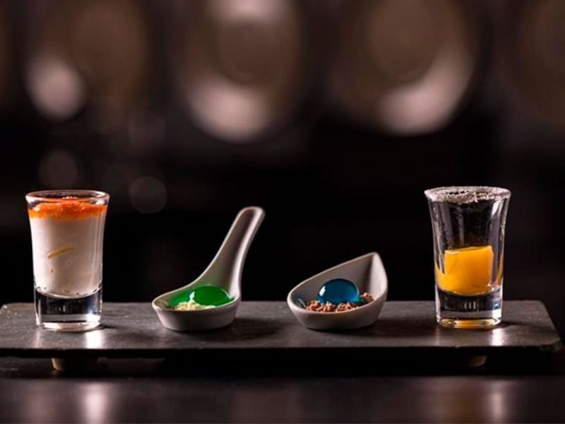 Conheça os Drinks Moleculares do Restaurante Poco Tapas